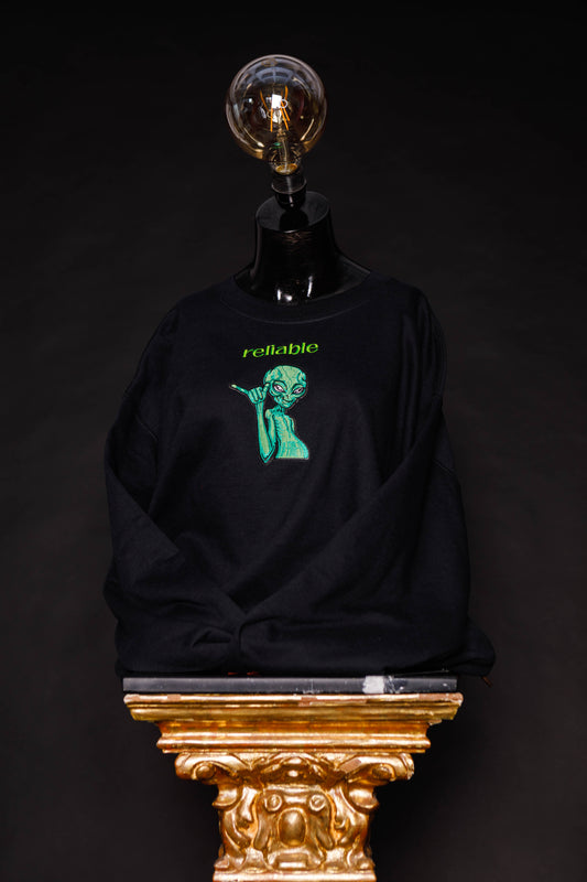 12. Sudadera SIN capucha negra