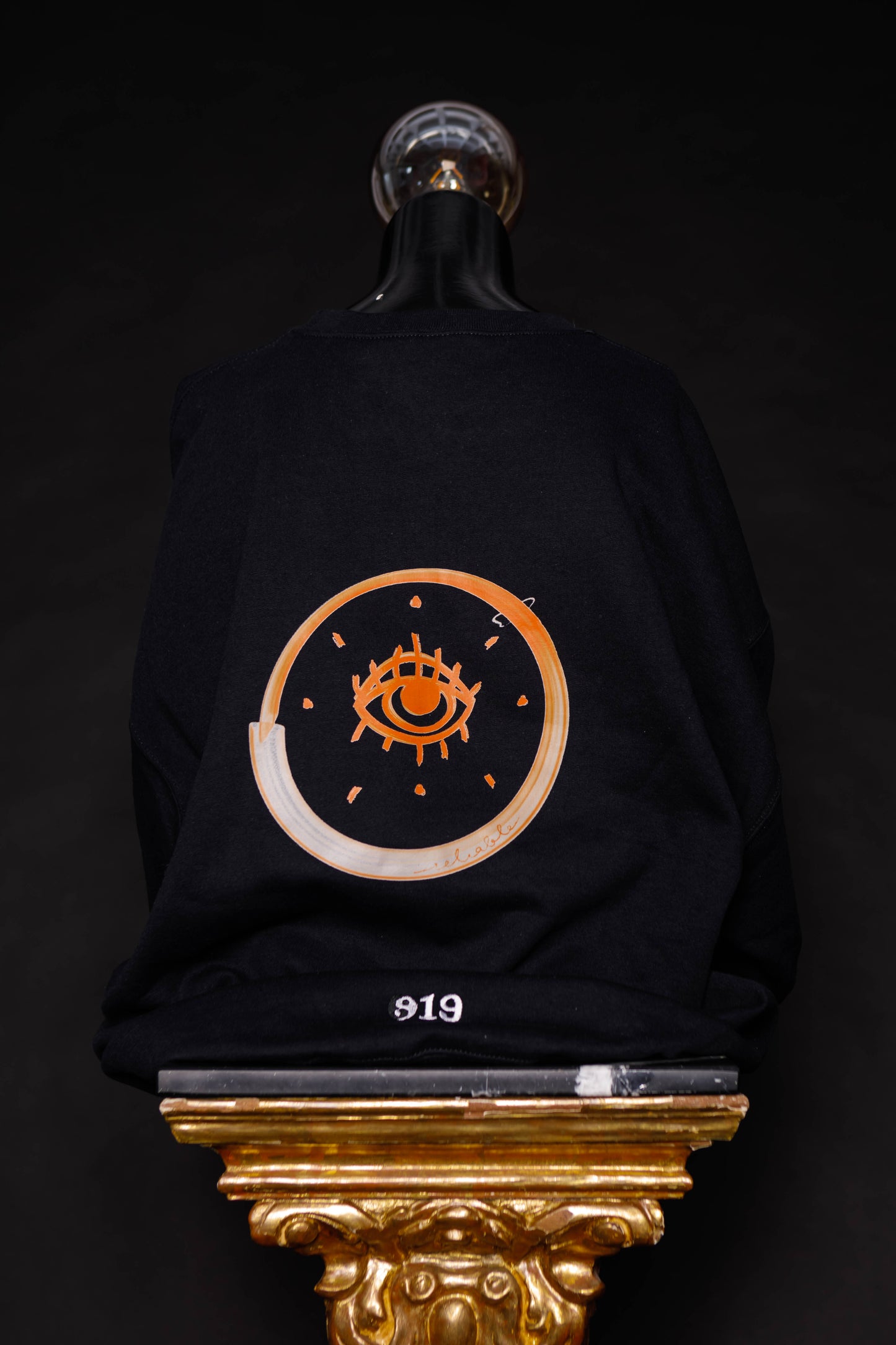 19. Sudadera SIN capucha negra