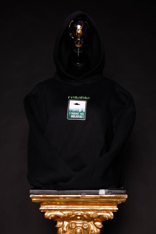 30. Sudadera CON capucha negra