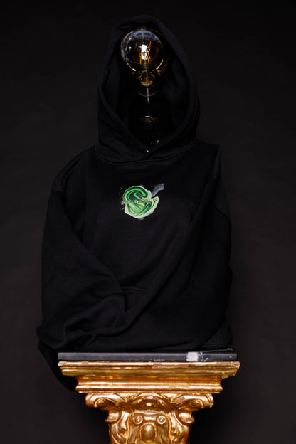 31. Sudadera CON capucha negra