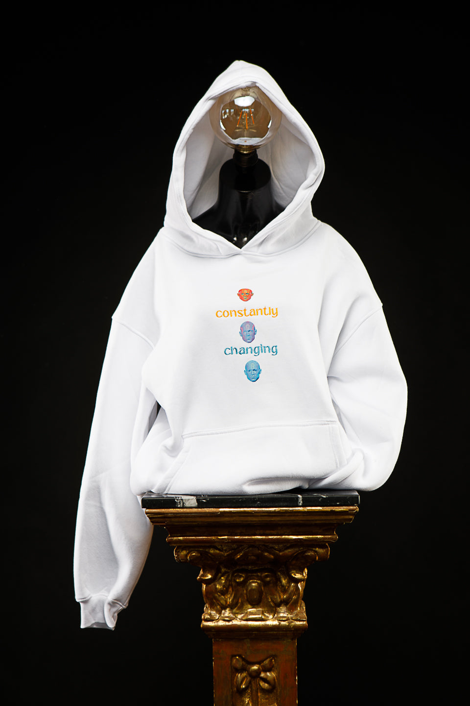 72. Sudadera CON capucha blanca