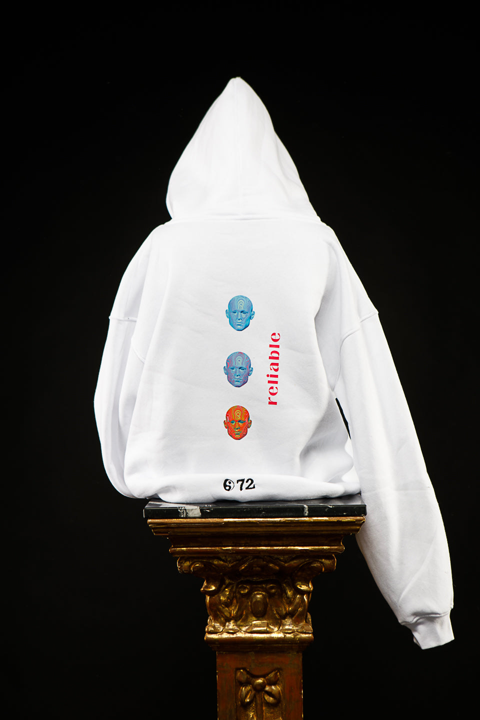 72. Sudadera CON capucha blanca