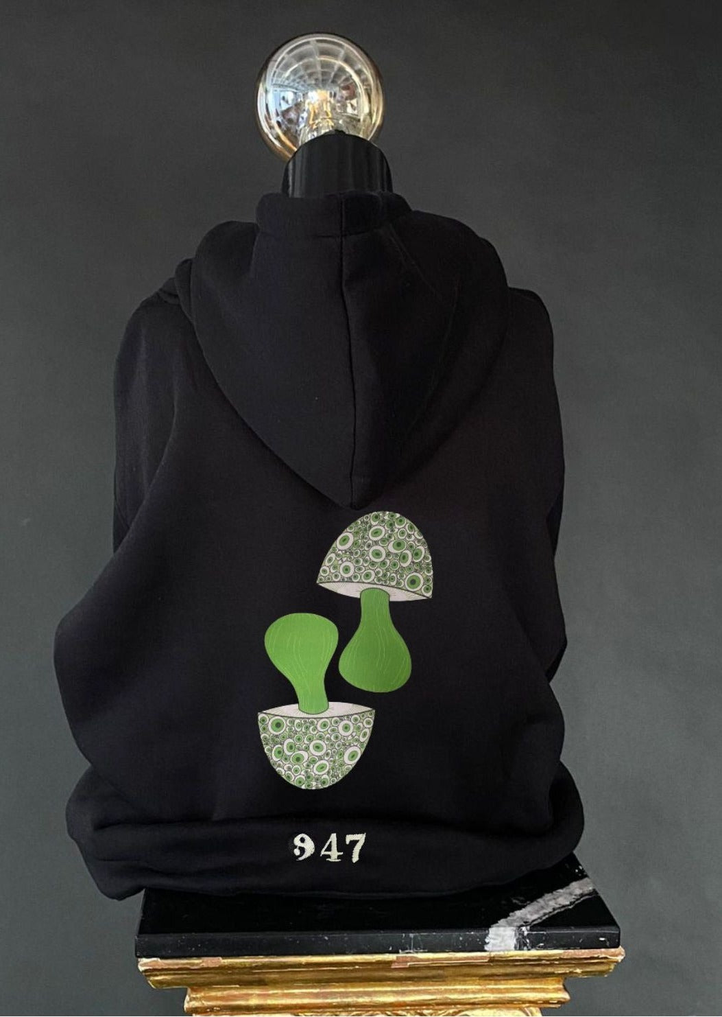 47. Sudadera CON capucha negra